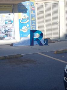 MUERE INDIGENTE EN ESTACIONAMIENTO DE PLAZA COMERCIAL