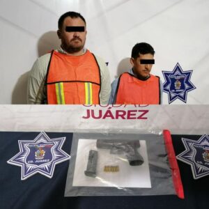 ARRESTAN A 2 EN POSESION DE UN ARMA DE FUEGO