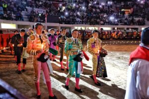 JUÁREZ VIVE UNA NOCHE DE ENSUEÑO AL CELEBRAR SU CORRIDA DE LAS LUCES