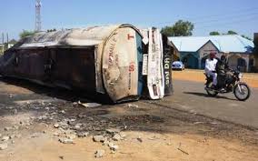 MUEREN 140 EN NIGERIA TRAS EXPLOSION DE CAMION