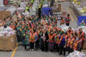 MARU CAMPOS BENEFICIA A MAS DE MIL NIÑOS Y NIÑAS EN JUAREZ CON DESAYUNOS CALIENTES