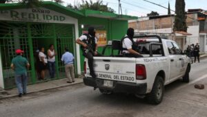 ENTREGAN CUERPOS DE 11 PERSONAS QUE FUERON HALLADOS EN CAMIONETA EN CHILPANCINGO