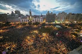 MARCHAN MILES EN VALENCIA PARA EXIGIR DIMISION DE CARLOS MAZON